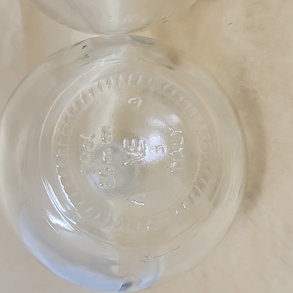 Decanters (2) Made in Italy Frosted Glass Tops - Picture 4 of 5